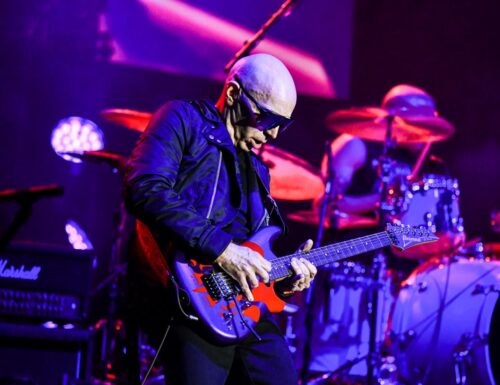 Joe Satriani l’alieno della chitarra sbarca a Bologna